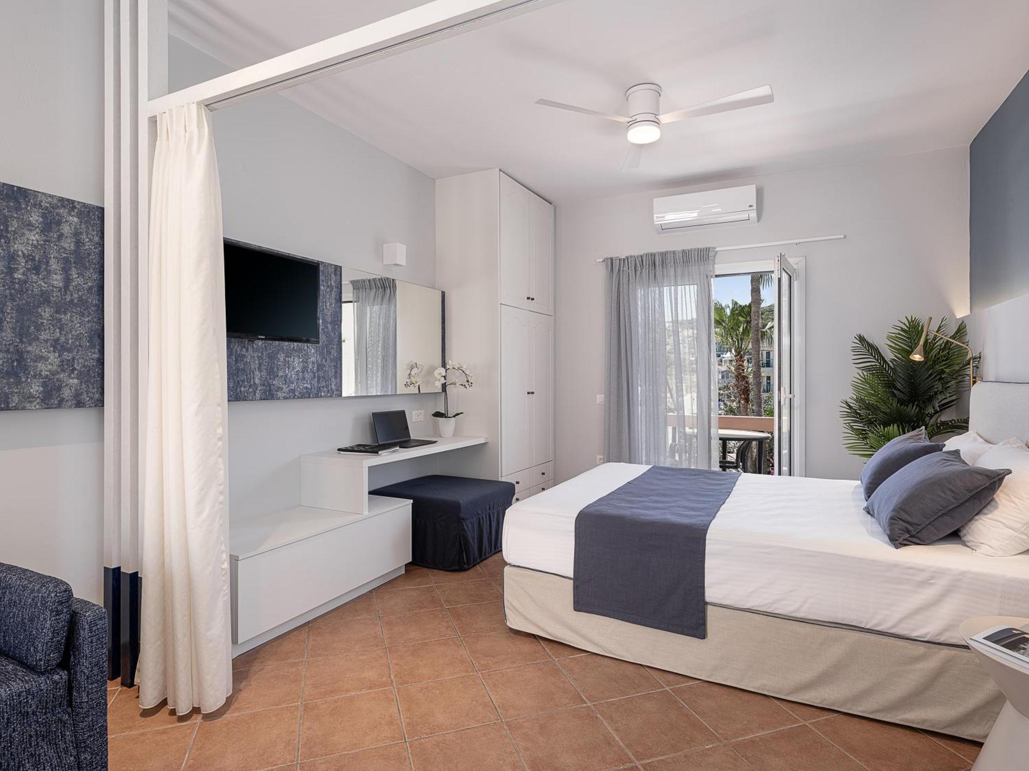 Elena Seafront Luxury Apartments Almirida Dış mekan fotoğraf